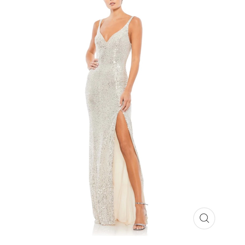 NWOT Ieena for Mac Duggal silver sequin spaghetti strap gown